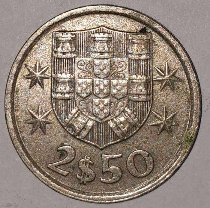1977 - 2.5 ESCUDOS - 2$50 - 2 1/2 - PORTUGAL - PORTUGUESA - KM#590 - COPPER-NICKEL - PORTUGUESE